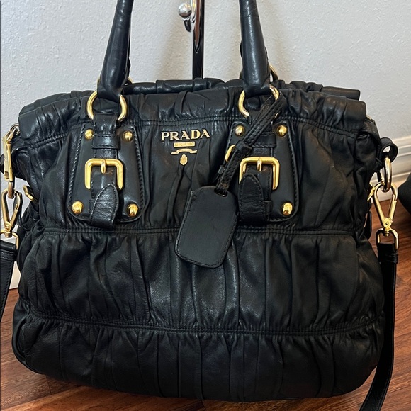 3112 Prada  Black Leather Women's Bag - Picture 1 of 12